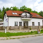 Πανσιόν Fialka