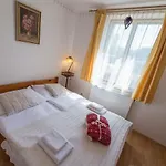 Πανσιόν Fialka